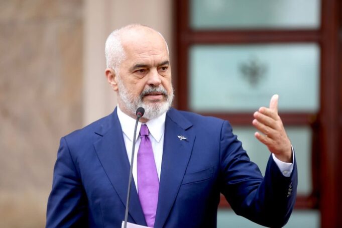 Nis viti i ri shkollor, Rama uron nxënësit dhe mësuesit