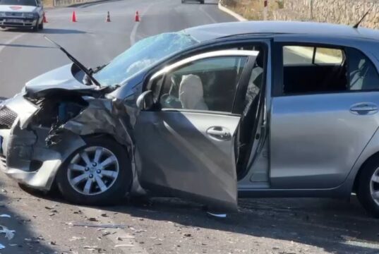 Përplasen dy automjete ne Progradec- Korce ,dy persona përfundojnë në spital
