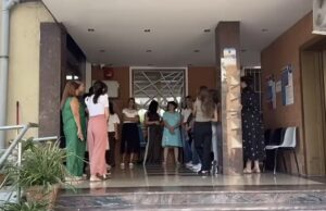 Vijon bojkoti në Gjykatën e Fierit, qytetarët pa shërbime për të dytën ditë radhazi