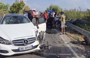 Aksident në Lushnjë-Berat, përplasen 3 automjete,2 drejtues në gjendje të rëndë