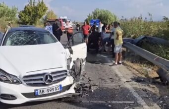 Aksident në Lushnjë-Berat, përplasen 3 automjete,2 drejtues në gjendje të rëndë