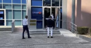 Luan Baçi në SPAK, deputeti PD Fier paraqitet së bashku me avokatin