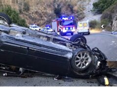 Makina del nga rruga dhe përmbyset në Porto Palermo, 3 persona përfundojnë në spital