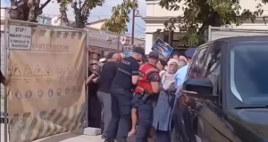 Tensione në protestën kundër Muzeut Hebraik në Vlorë, qytetarët përplasen me policinë
