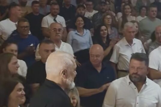 Rama në Gjirokastër, diskutim pa media për bashkimin e bashkive dhe fondet e BE-së