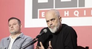 Debate me Ramën në Berat, përfaqësuesit e Poliçanit largohen nga takimi
