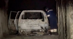 Fuoristrada e vjedhur gjendet e djegur në tunelin ushtarak të Cërkovinës, policia nis hetimet
