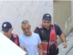 Pl*gosi me drapër babanë e ish-bashkëjetueses, Gjykata e Fierit lë në burg Bledar Bakajn