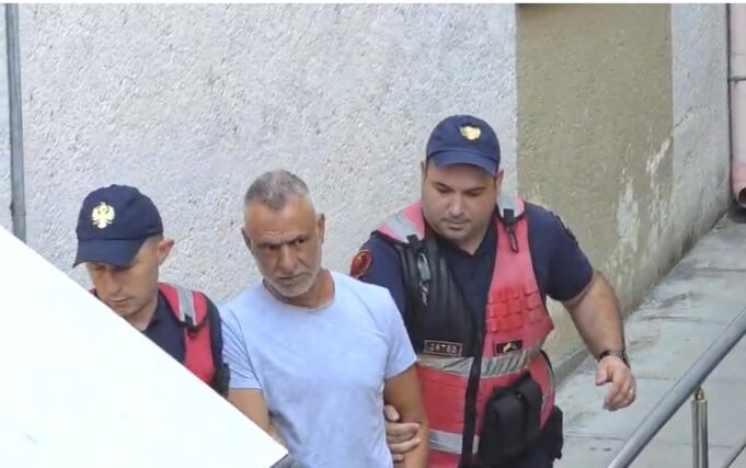 Pl*gosi me drapër babanë e ish-bashkëjetueses, Gjykata e Fierit lë në burg Bledar Bakajn