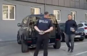 Skënder Hita mbërrin në Sarandë, mbledhje urgjente për situatën kriminale në qytet