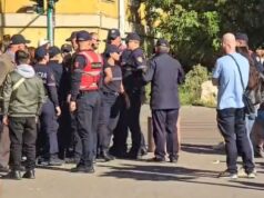 Protesta pranë Kuvendit, shoqërohen dy persona