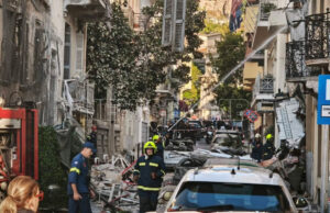 Shpërthim i fuqishëm në Athinë, shembet ndërtesa dhe përfshihet nga zjarri, 3 të plagosur