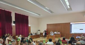 FIER/33 vota për të “falur” truallin e “Mbrostar Ferko”, shpërthen debati në Këshillin Bashkiak