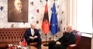 Ambasadori amerikan Eric Wendt zhvillon takimin e parë me Edi Ramën