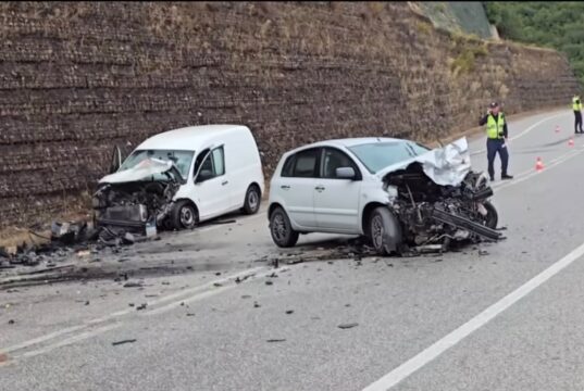 Aksident në autostradën Levan-Tepelenë, plagosen dy drejtuesit e automjeteve