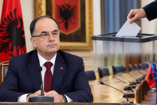 Begaj nis konsultimet me partitë politike për datën e zgjedhjeve, takimi më 30 tetor