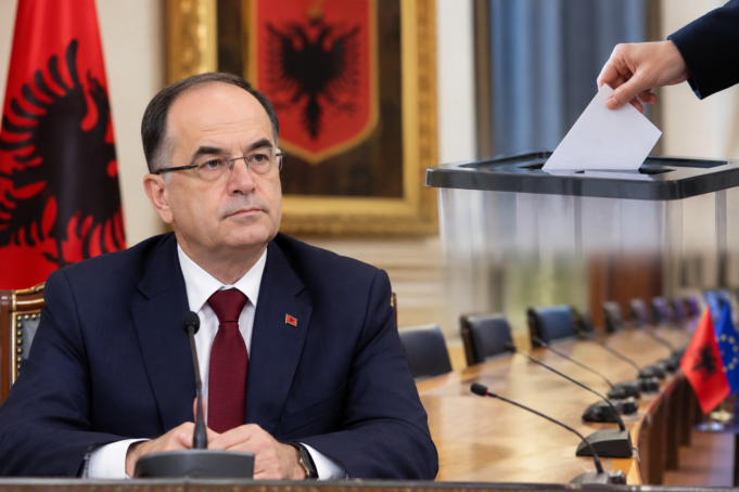 Begaj nis konsultimet me partitë politike për datën e zgjedhjeve, takimi më 30 tetor