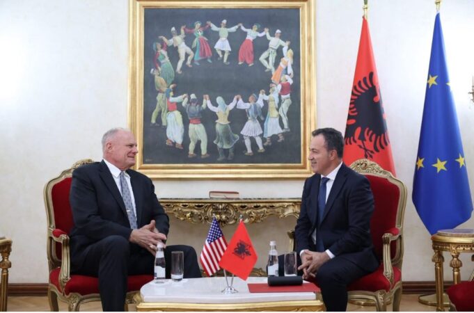Peleshi pret në Kuvend Ambasadorin e ri të SHBA-ve në Shqipëri, Eric Wendt