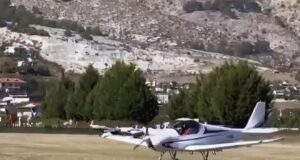Gjirokastër/12 avionë sportivë sjellin turistë nga Europa