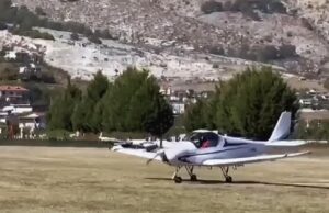 Gjirokastër/12 avionë sportivë sjellin turistë nga Europa