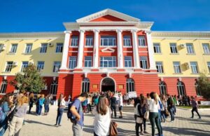 Nis viti i ri akademik, mbi 20 mijë studentë ulen për herë të parë në auditore