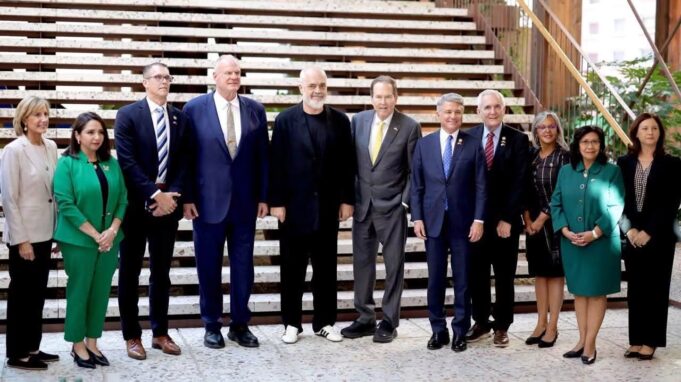 Rama publikon fotot nga takimi me delegacionin e Kongresit të SHBA-së
