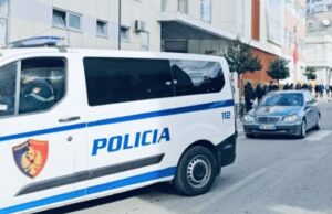 Grabitje me armë në Elbasan, autorët futen në banesë dhe marrin telefona e para
