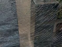Fier, shpërthim i dyshuar me lëndë plasëse në një subjekt privat, dëmtohet dera e jashtme