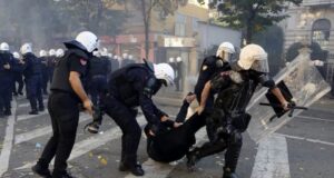 Protesta e dhunshme në Tiranë, 56 të arrestuar dhe 97 të proceduar penalisht
