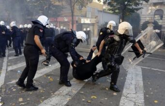 Protesta e dhunshme në Tiranë, 56 të arrestuar dhe 97 të proceduar penalisht