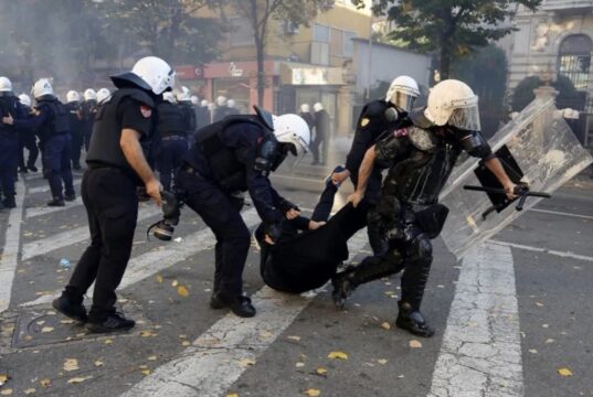 Protesta e dhunshme në Tiranë, 56 të arrestuar dhe 97 të proceduar penalisht