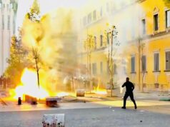 Breshëri molotovësh drejt Policisë, efektivët kundërpërgjigjen me ujë me presion