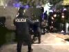 10 efektivë policie të plagosur në protestën e ditës së gjashtë