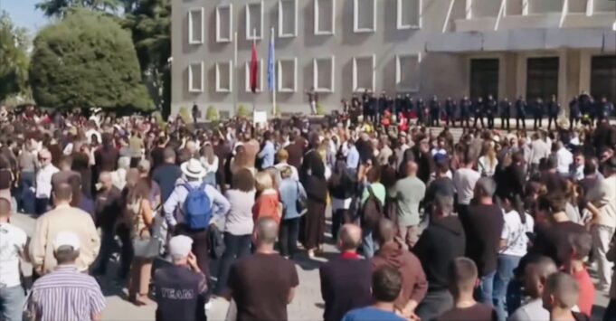 Pedagogët shpallin bojkotin e auditorëve, nuk përjashtohet greva