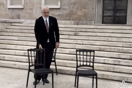 Rama rikthen karriget para Kryeministrisë: Dora ime është e shtrirë për dialog, dhunuesit do të paguajnë