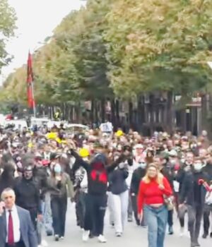 Studentët vijojnë protestën, marshojnë drejt Kryeministrisë