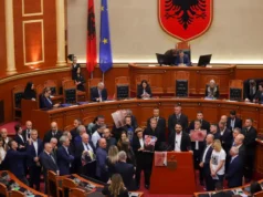 Kuvendi përjashton me 60 ditë 6 deputetë të PD-së, 14 të tjerë marrin vetëm vërejtje