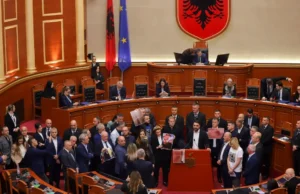 Kuvendi përjashton me 60 ditë 6 deputetë të PD-së, 14 të tjerë marrin vetëm vërejtje