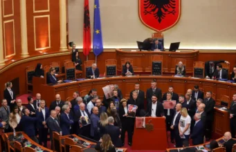 Kuvendi përjashton me 60 ditë 6 deputetë të PD-së, 14 të tjerë marrin vetëm vërejtje
