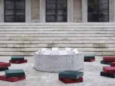 Rama përsërit thirrjen për dialog, vendos një sofër prej guri para Kryeministrisë