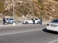 Protesta /Kontrolle të shtuara në Rrugën e Arbrit, policia ndalon automjete para tunelit të Murrizit