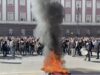 Nis protesta e thirrur nga PD para Kryeministrisë, digjet tryeza e dialogut të kryeministrit Rama