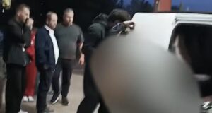 Plagoset protestuesi në sy me plumb gome, përshkallëzohet situata