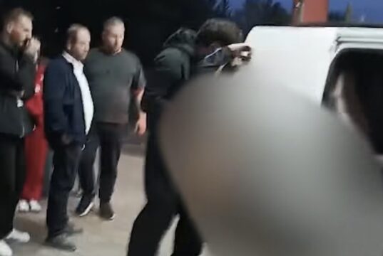 Plagoset protestuesi në sy me plumb gome, përshkallëzohet situata