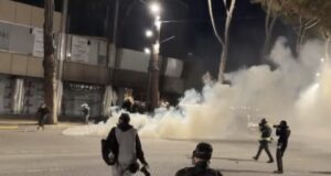 Përplasje para Kryeministrisë dhe Kryesisë së Kuvendit, policia përdor gaz lotsjellës