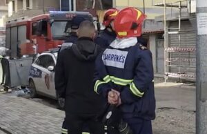 Fier/ Rrjedhje gazi nga bombola e gatimit në një apartament në lagjen “1 Maj”, ndërhyjnë zjarrfikësit
