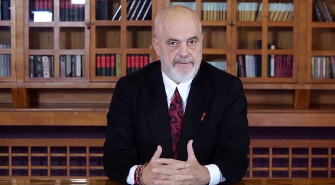Rama: Heqim taksën e qarkullimit nga nafta, çmimi ulet me 32 lekë në pompë
