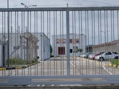 U transferua nga burgu i Durrësit në Fier, nëna e Erion Veliajt viziton të birin