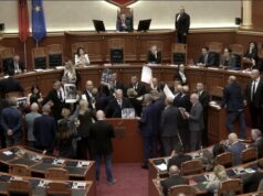 Peleshi ndërpret sërish seancën plenare, deputetët e PD-së nuk lirojnë foltoren