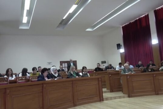 PSD kundërshton rritjen e çmimit të ujit në Fier, kërkesa tërhiqet nga rendi i ditës